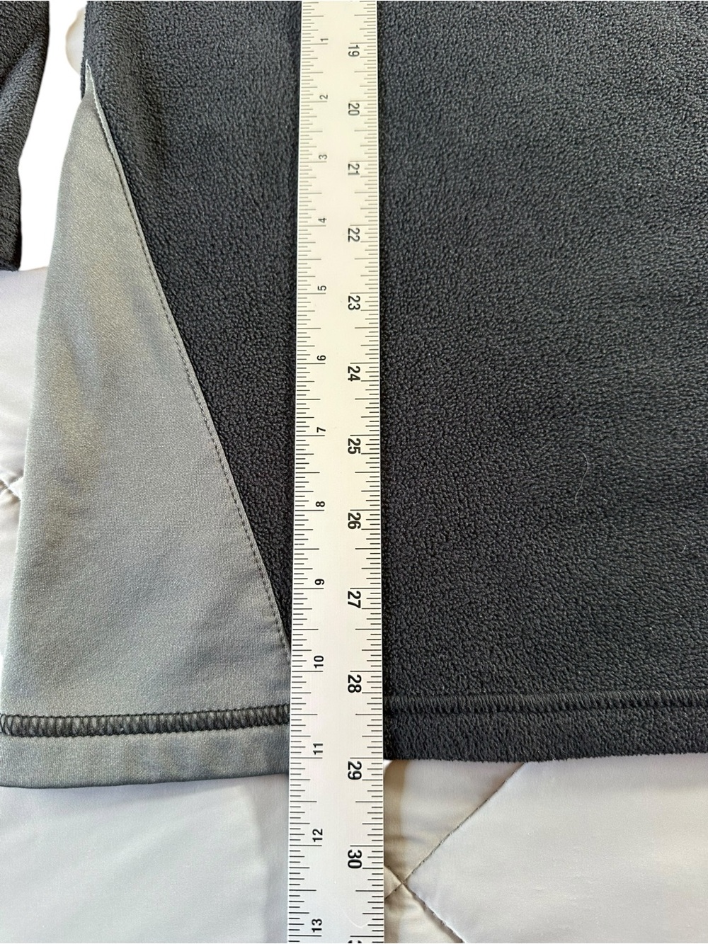 Columbia Men’s Black Fleece Crewneck with Gray Shoulder & Side Panels Large - Picture 8 of 11
